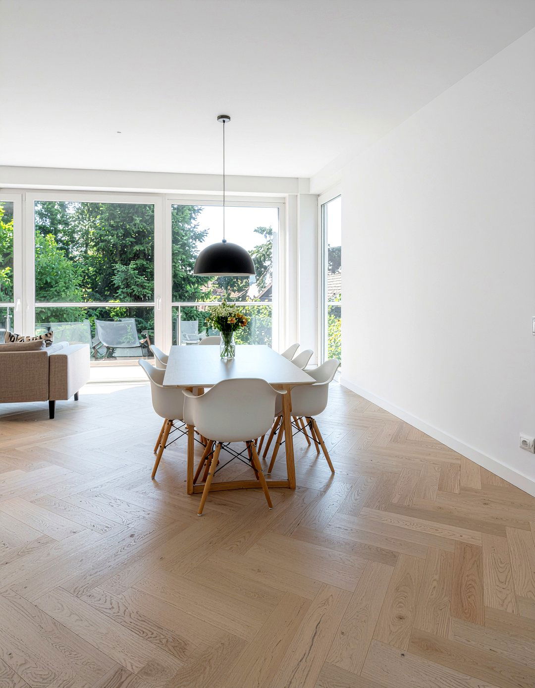 Minimalist Blonde Laminate Wood - 30 dining room laminate floor ideas