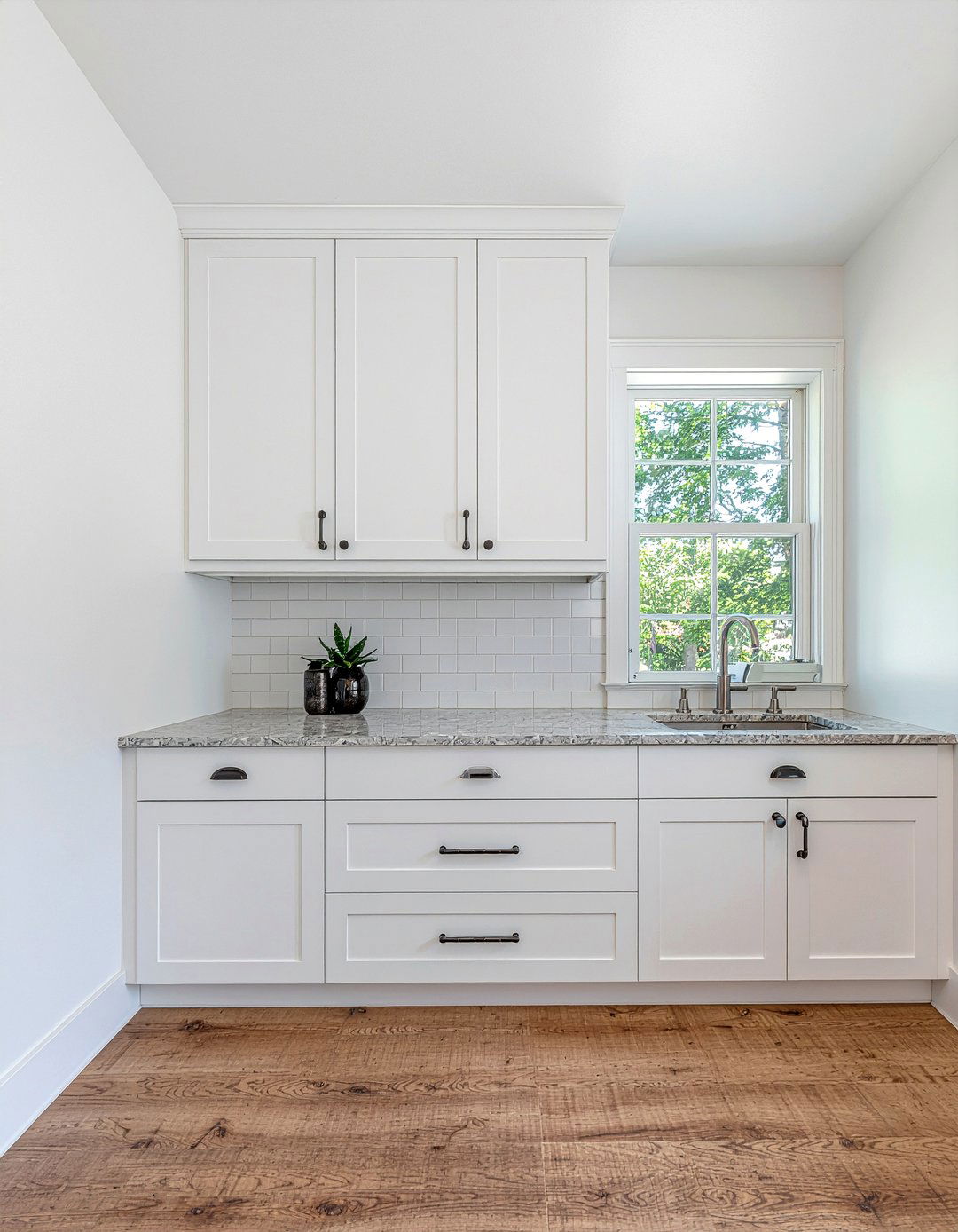 Minimalist Butler Pantry - 30 kitchen butler's pantry ideas