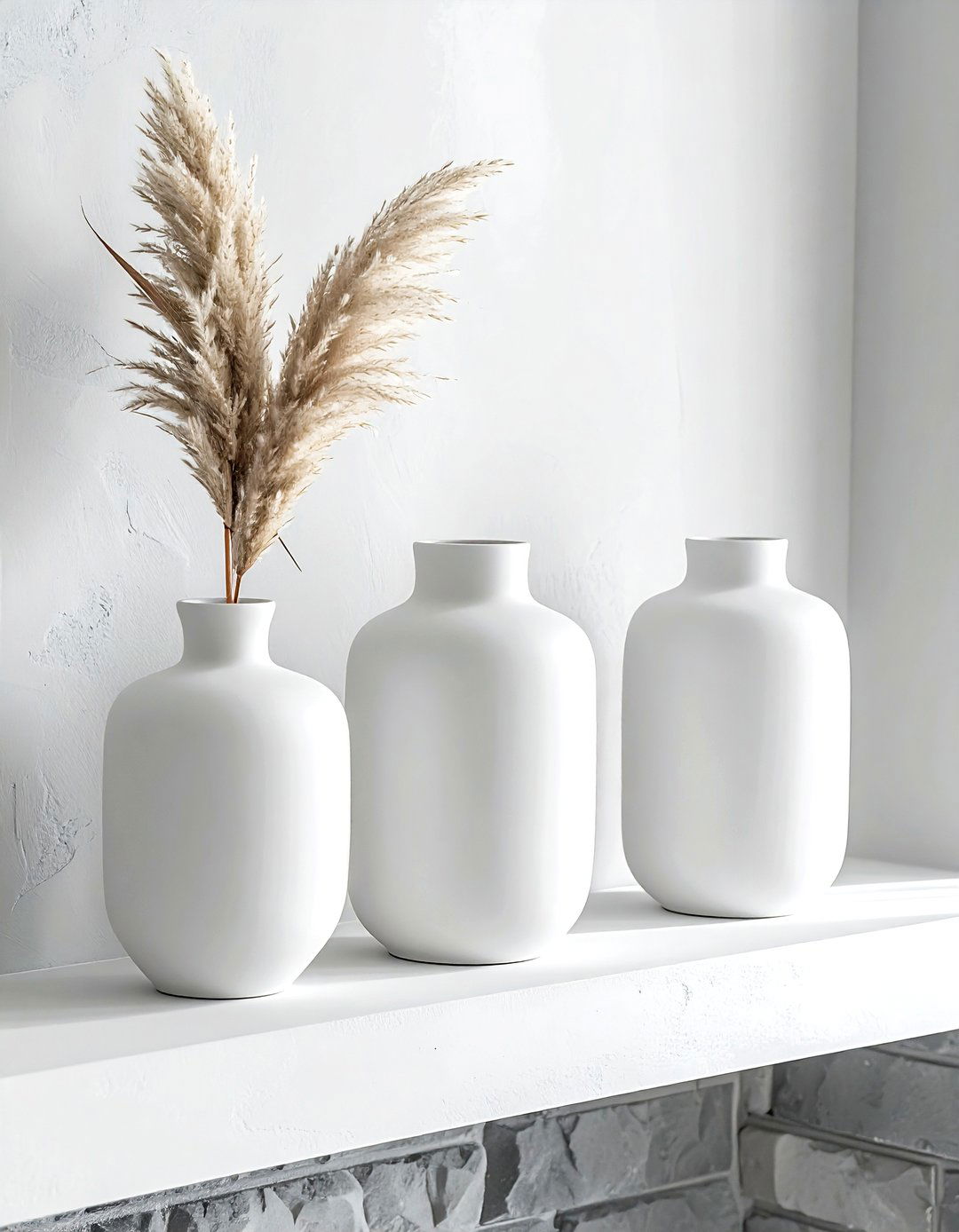 Minimalist Ceramic Vase - 30 mantel decor ideas