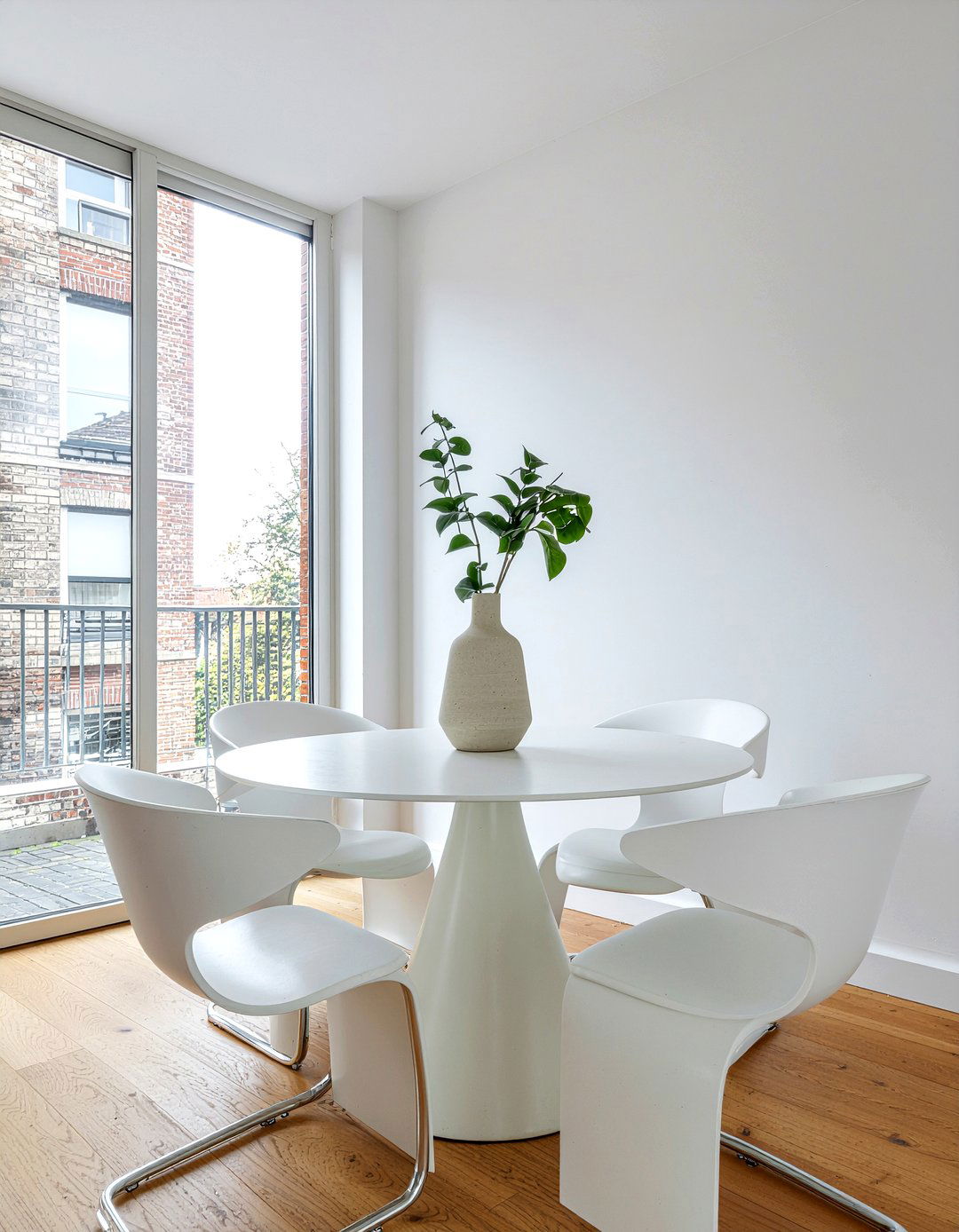 Minimalist Dining Set - 30 row house dining room ideas