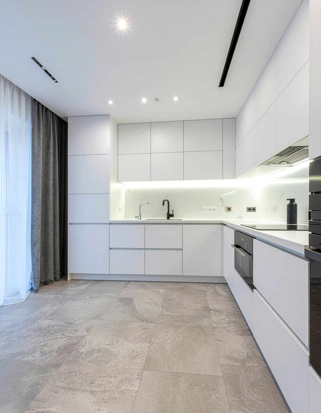 Minimalist Handleless Cabinets - 30 interior designer kitchen ideas