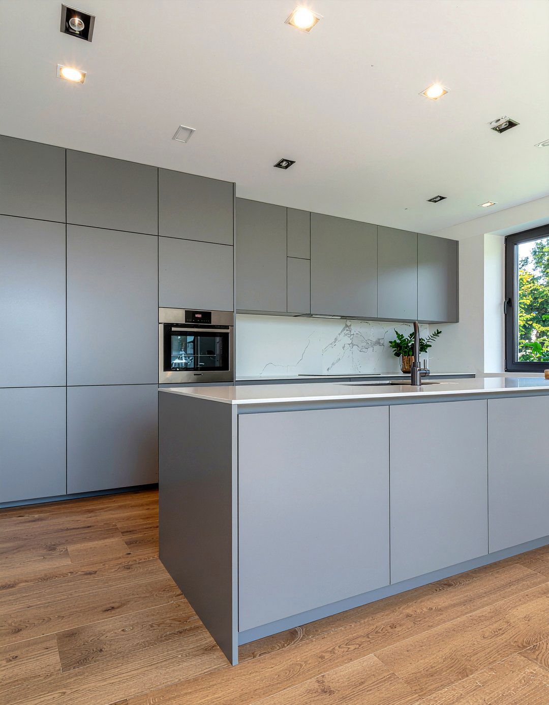 Minimalist Handleless Kitchen Cabinets - 30 show home kitchen ideas