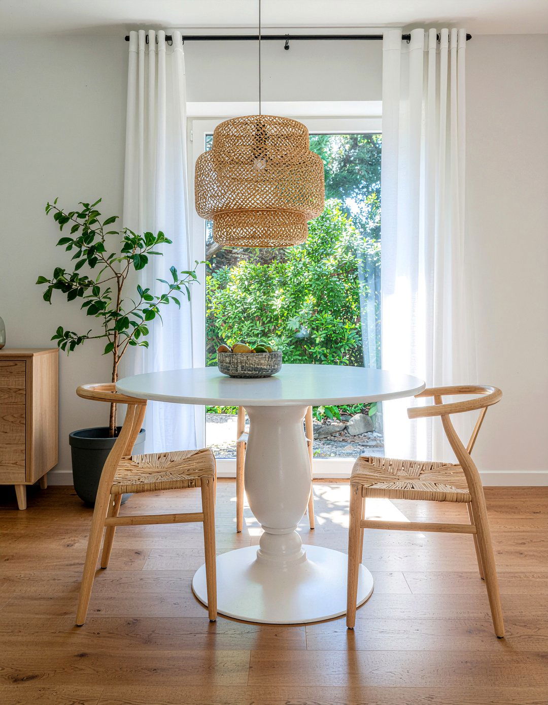 Minimalist Scandinavian Decor - 30 bungalow dining room ideas