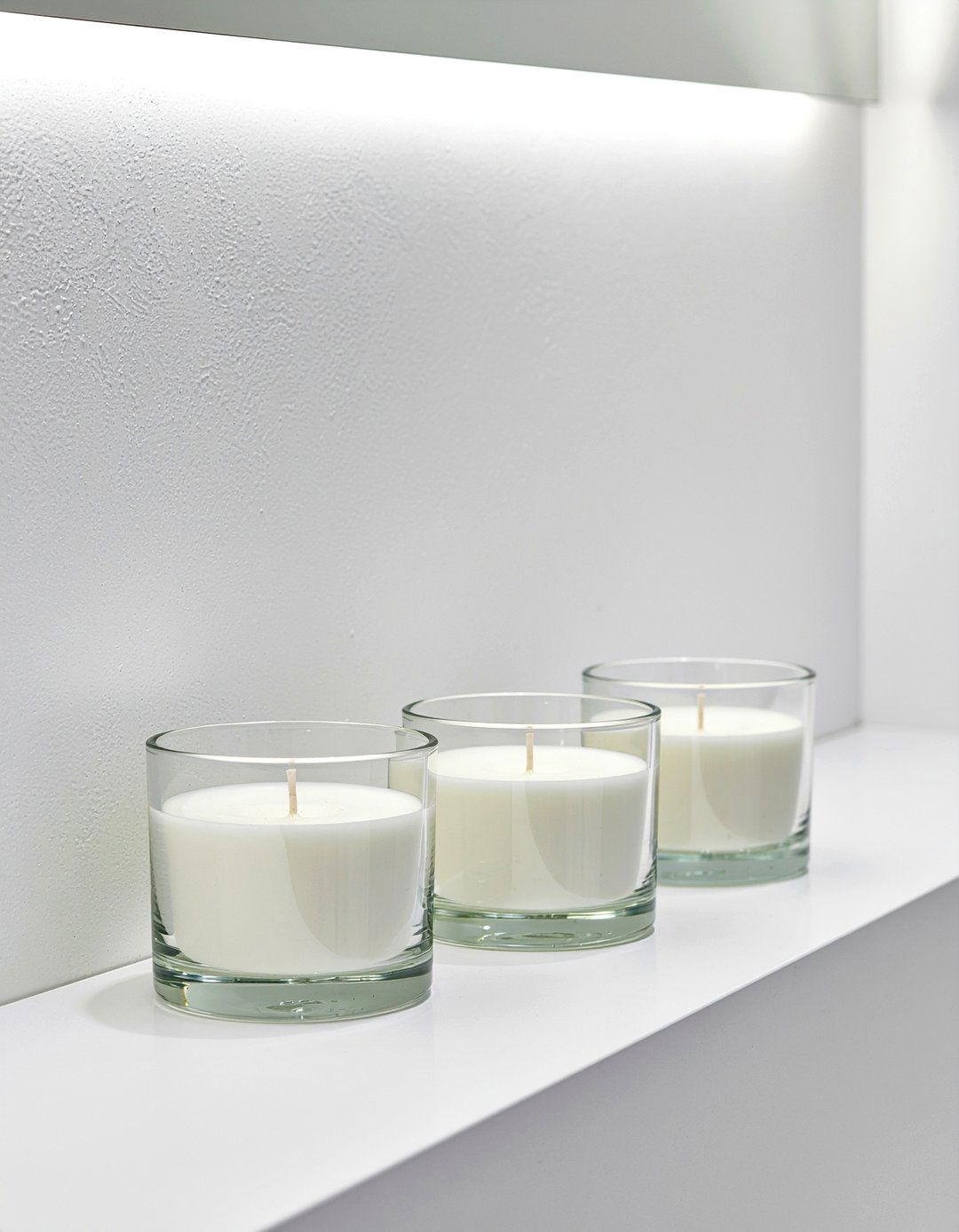 Minimalist White Candles - 30 bathroom candle ideas