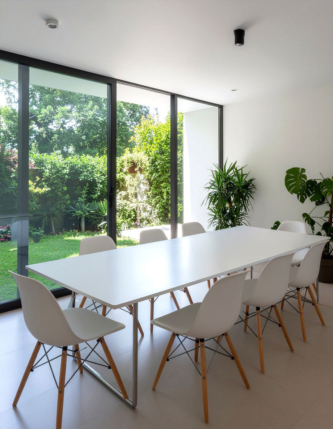 Minimalist White Extending Table - 30 extendable dining table ideas