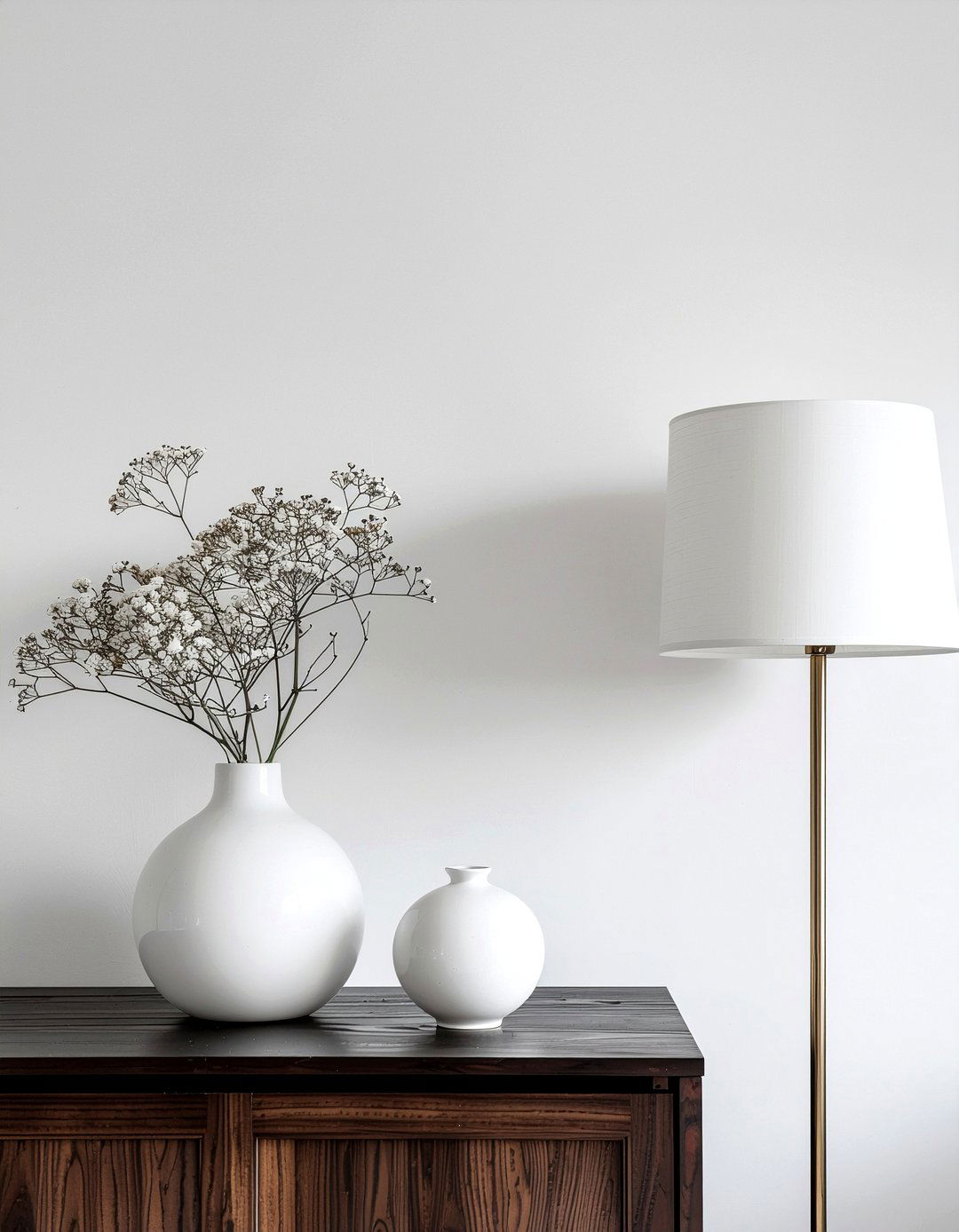 Minimalist White Vase - 30 empty vase decor ideas