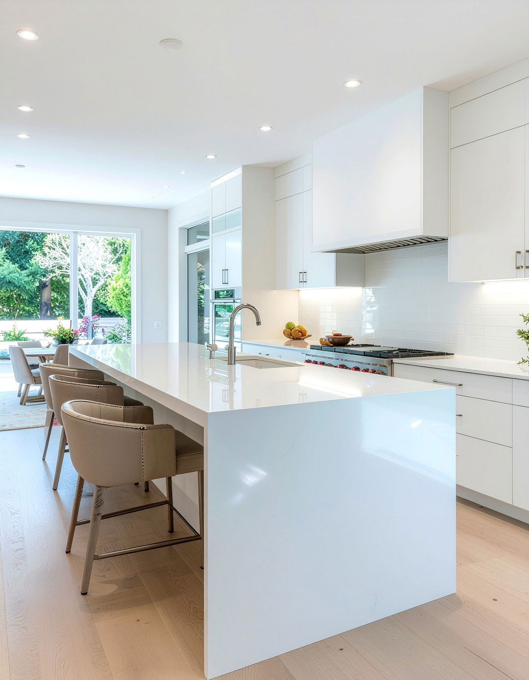 Minimalist White Wet Bar - 30 dining room wet bar ideas