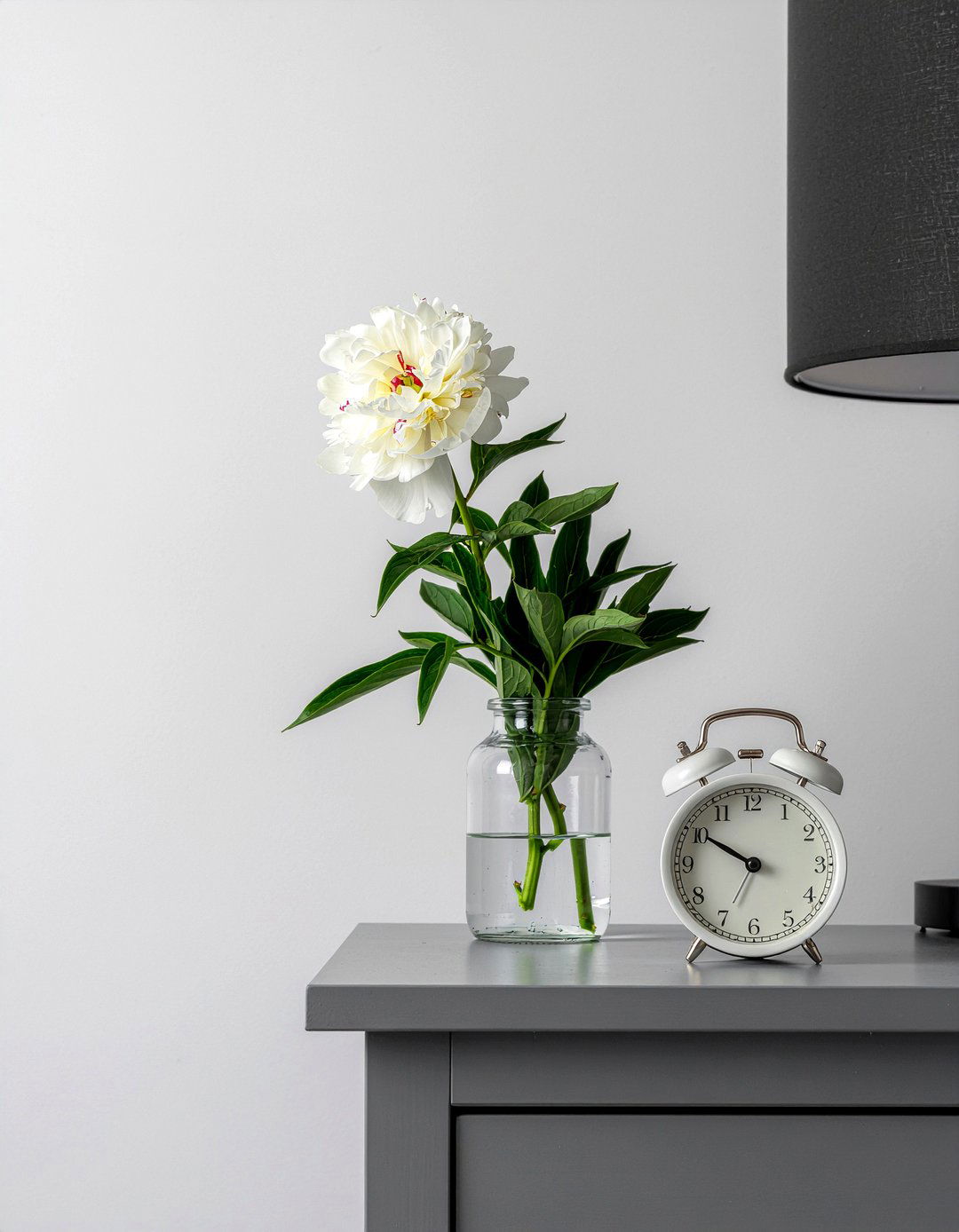 Minimalist analog alarm clock - 30 bedroom alarm clocks