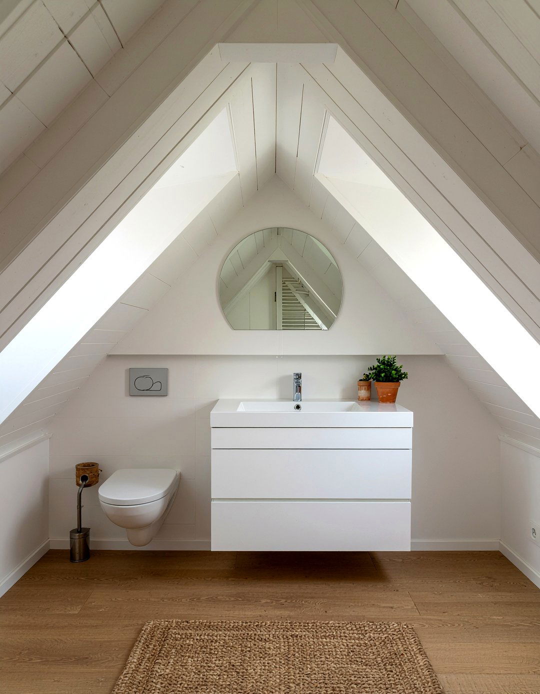 Minimalist attic bathroom suite - 30 attic bathroom ideas