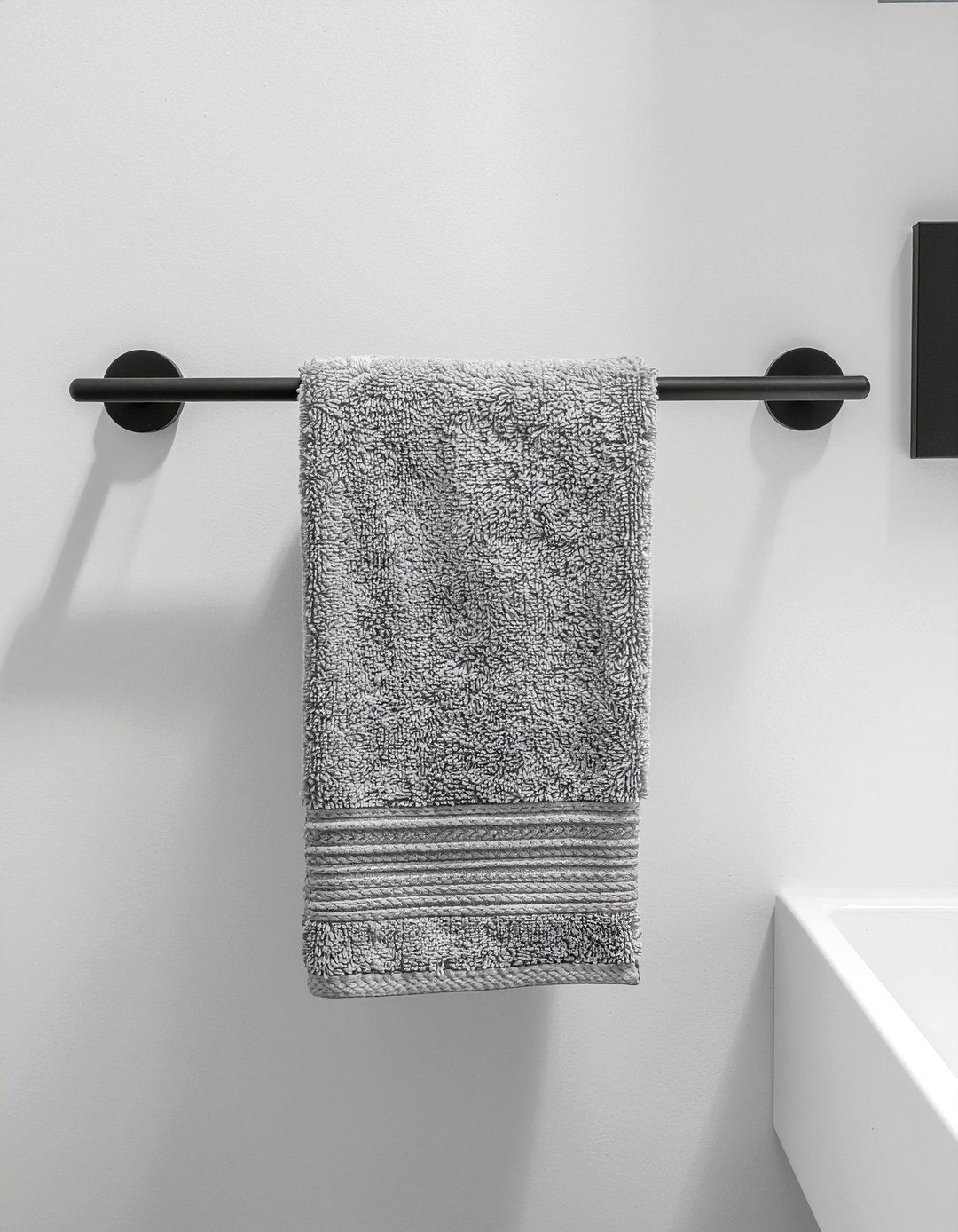 Minimalist bar - 30 bathroom towel display ideas