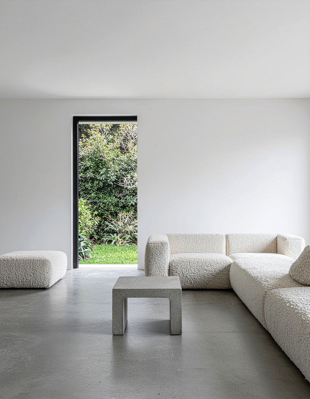 Minimalist concrete interior - 30 concrete living room ideas