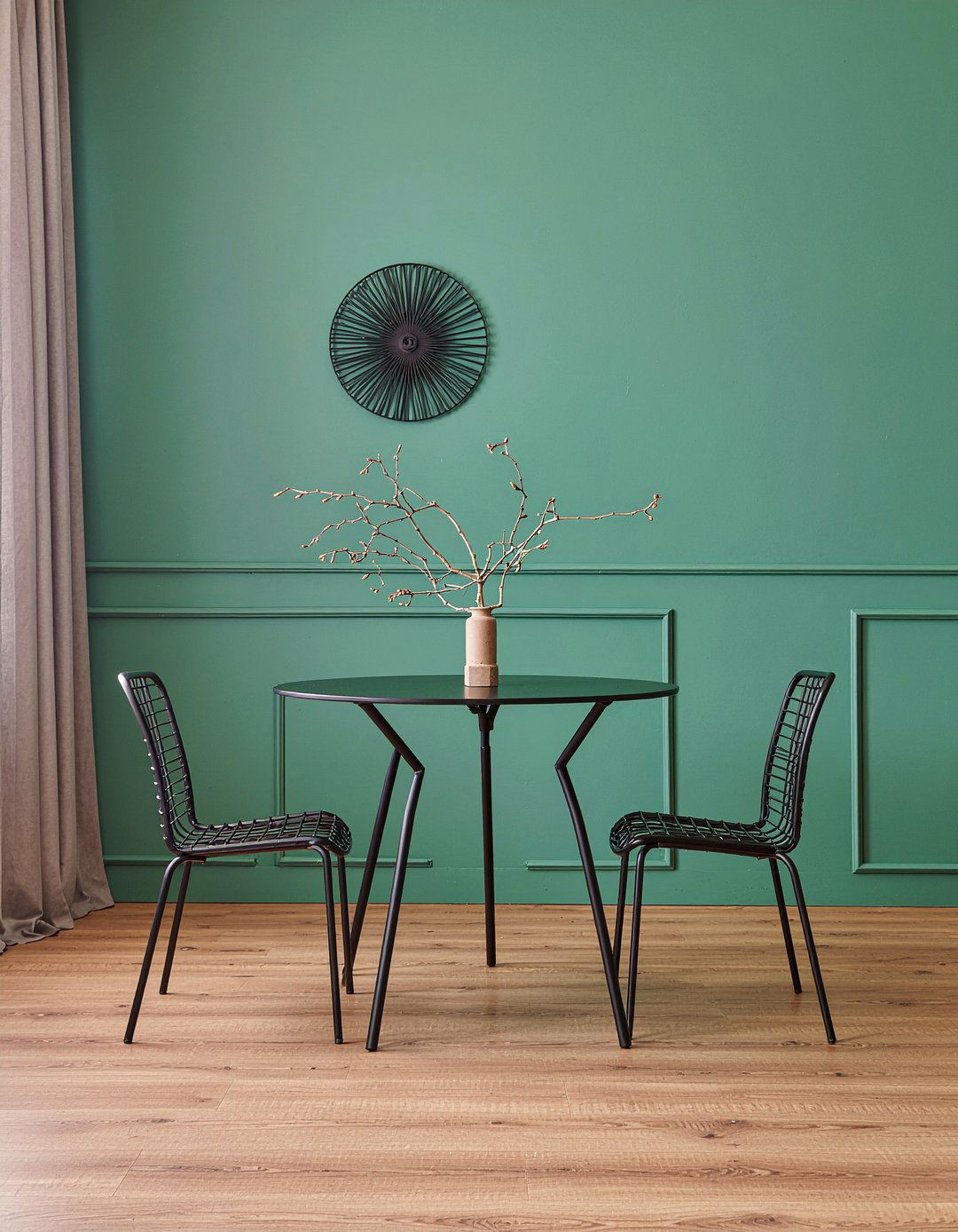 Minimalist dining space - 30 family-friendly dining room ideas