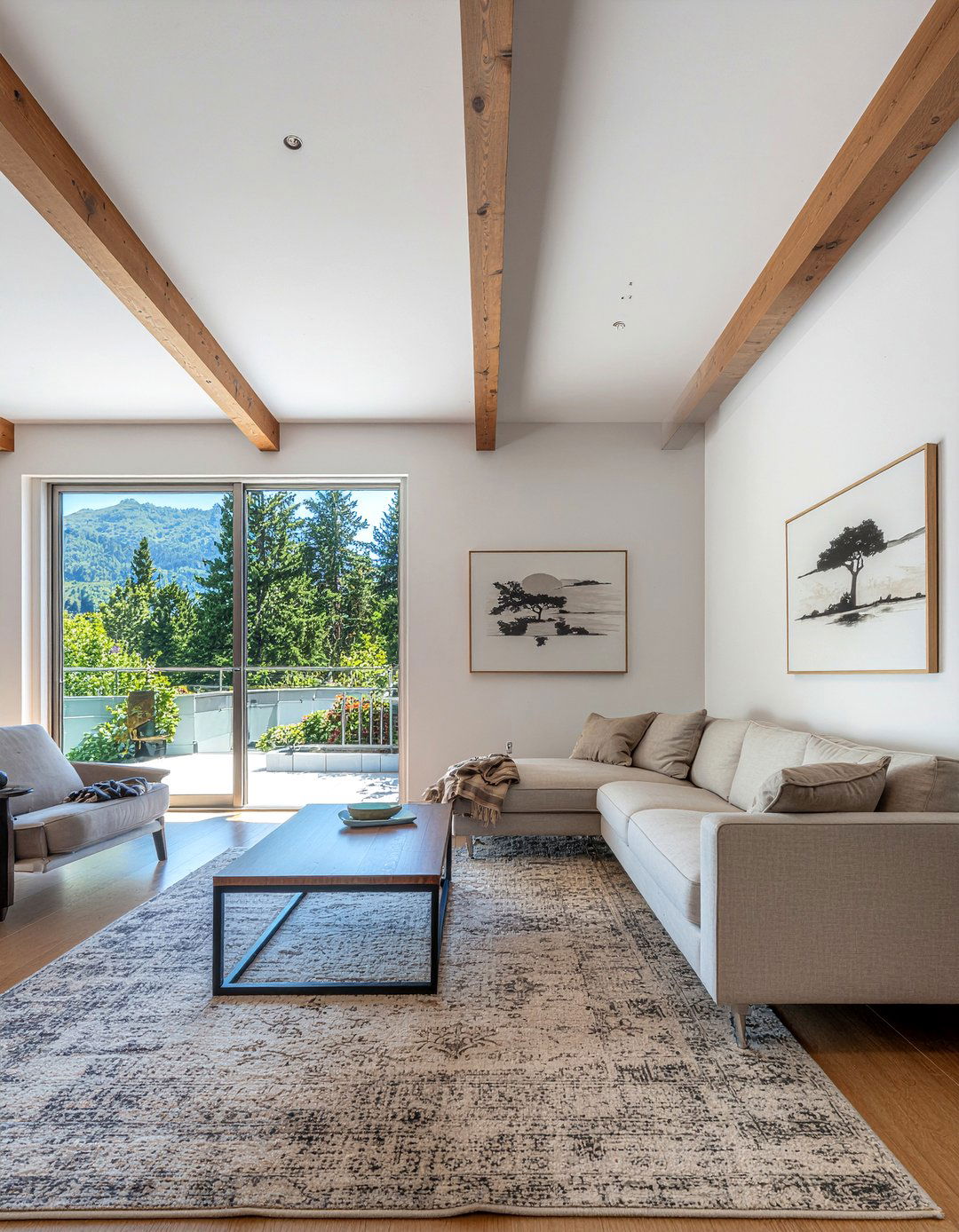 Minimalist faux wood beams - 30 exposed beam living room ideas