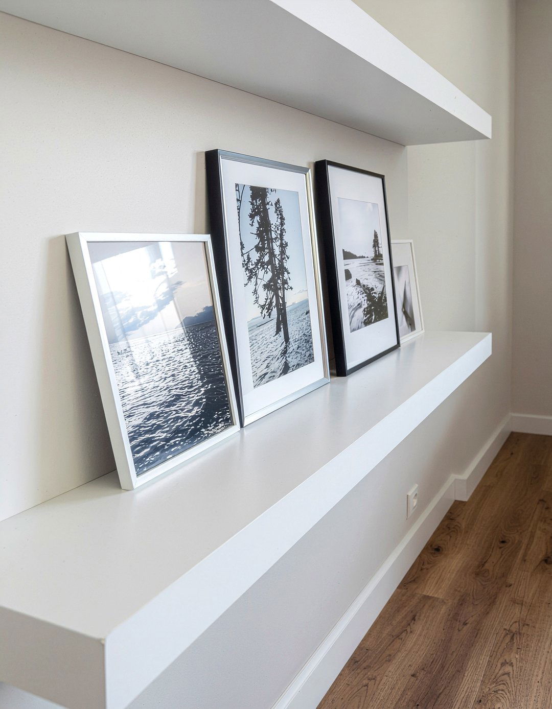 Minimalist floating ledge - 30 living room storage unit ideas