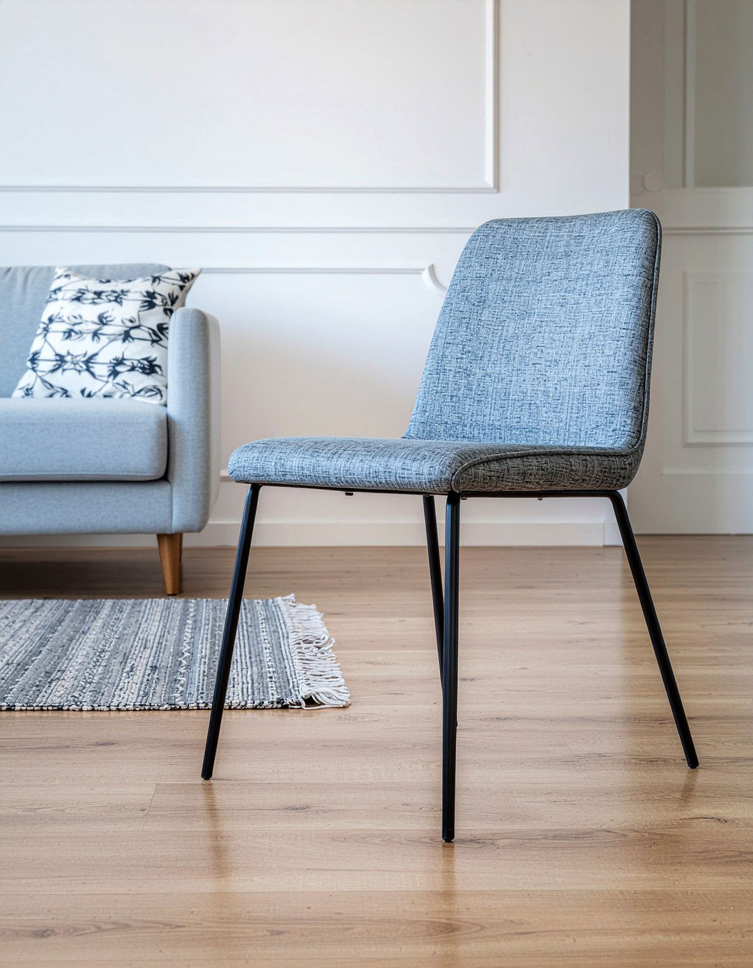 Minimalist furniture legs - 30 low ceiling living room ideas