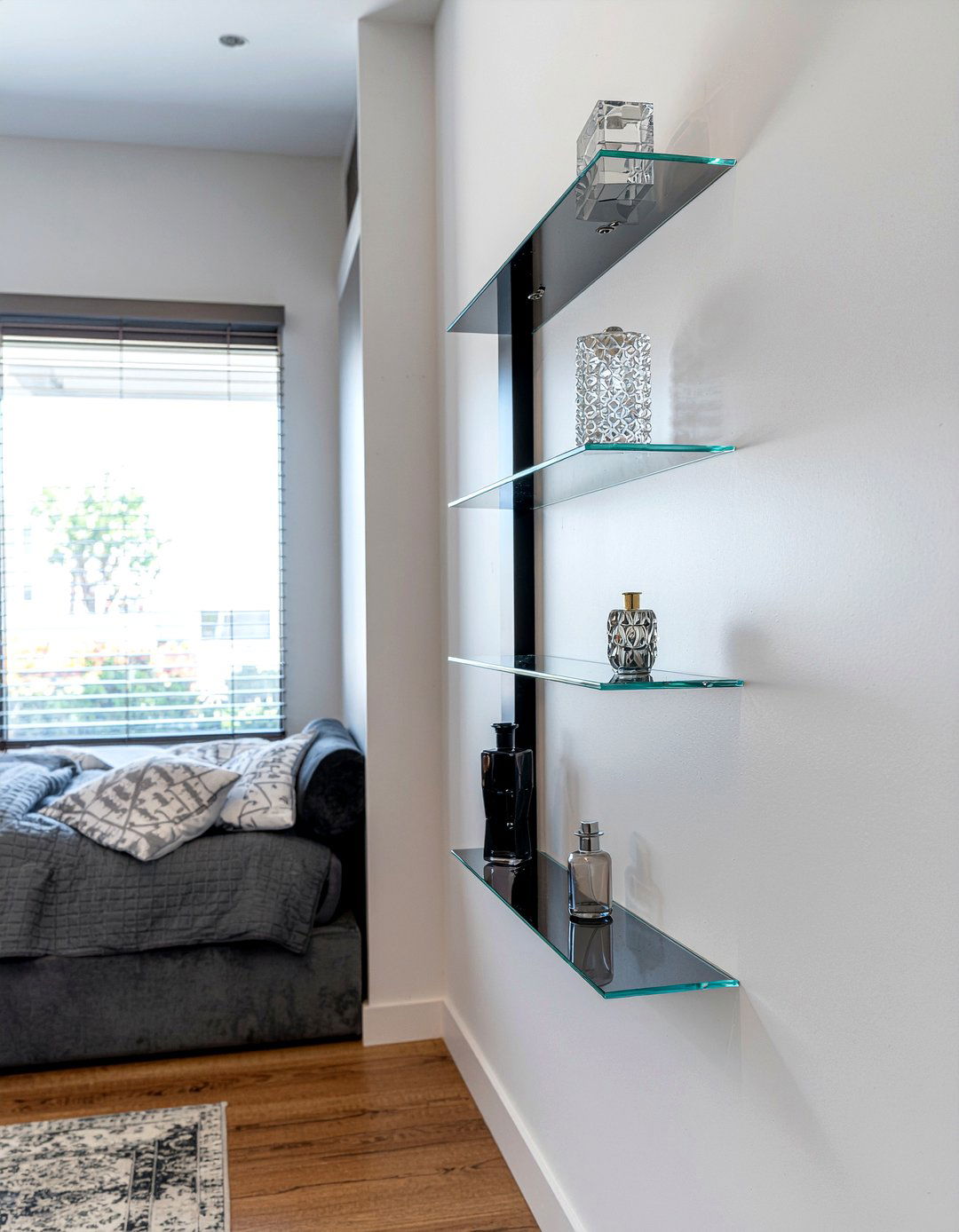 Minimalist glass shelves - 30 bedroom shelving ideas
