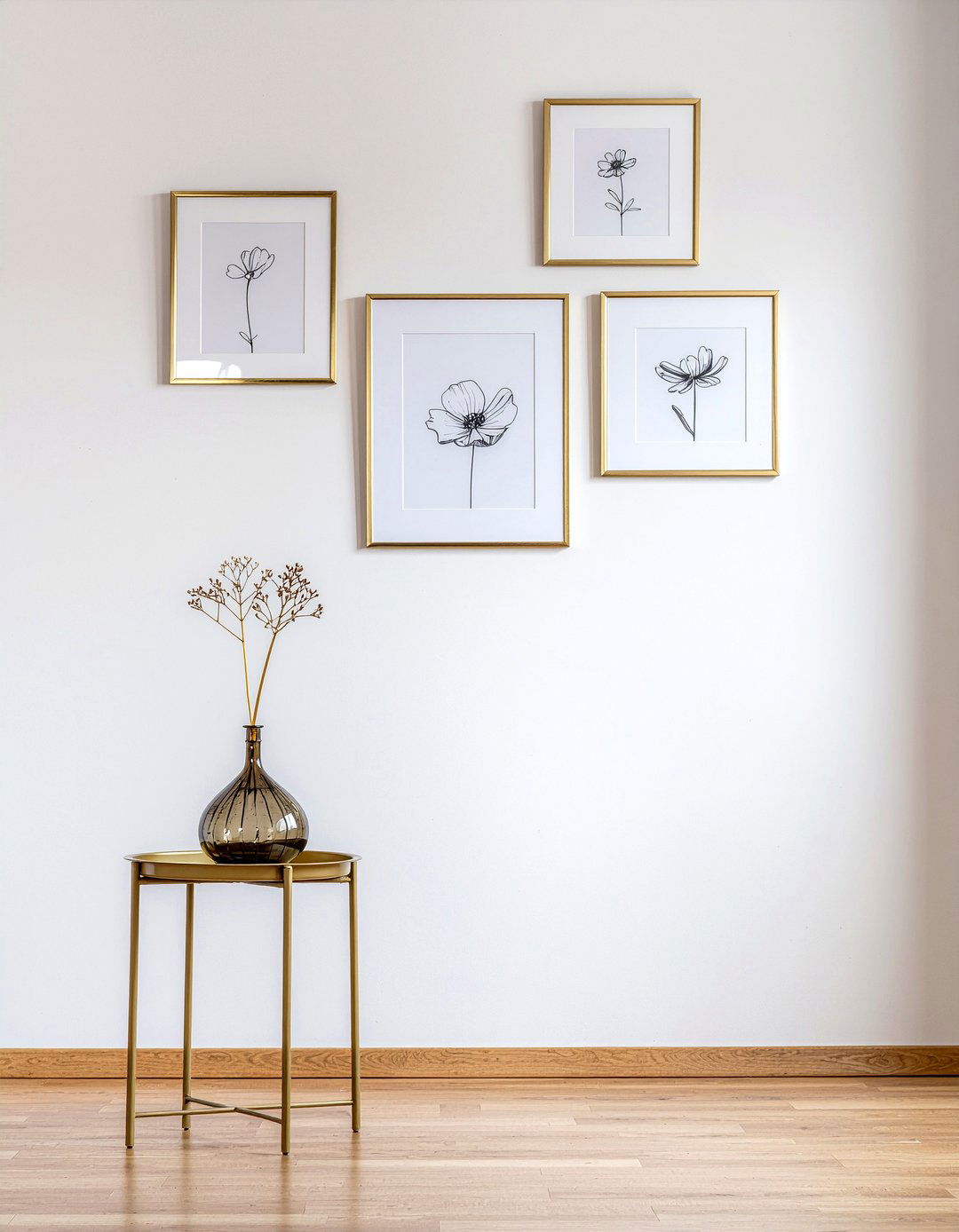 Minimalist line art - 30 feminine living room ideas