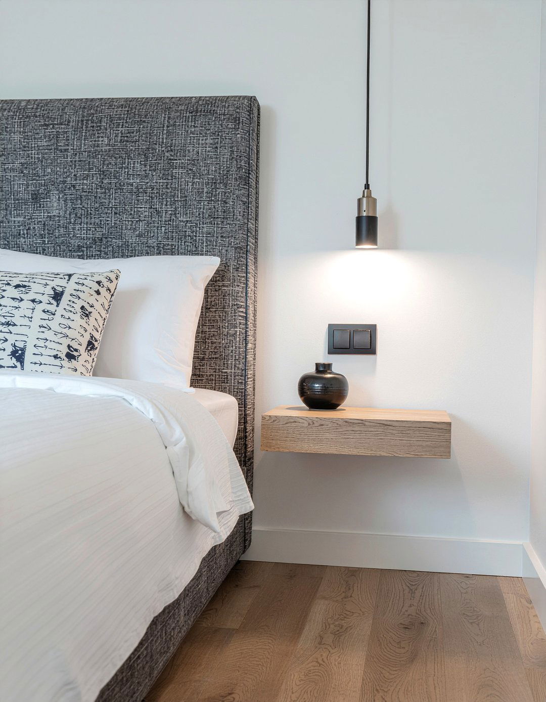 Minimalist nightstand - 30 Danish bedroom ideas