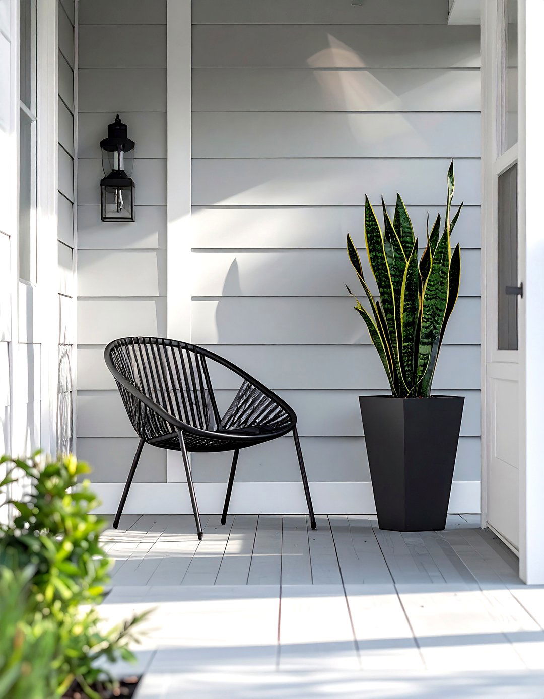 Minimalist porch entryway - 30 front porch decor ideas