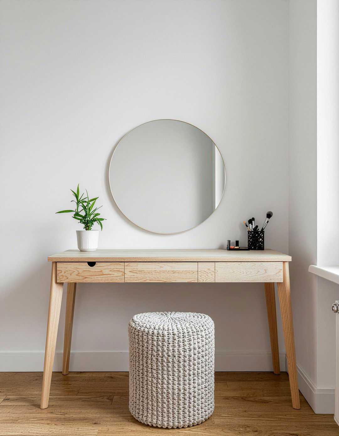 Minimalist vanity desk - 30 warm minimalist bedroom ideas