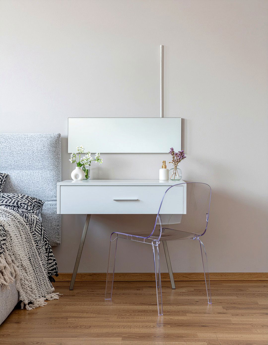 Minimalist wall mounted vanity - 30 bedroom floating vanity ideas