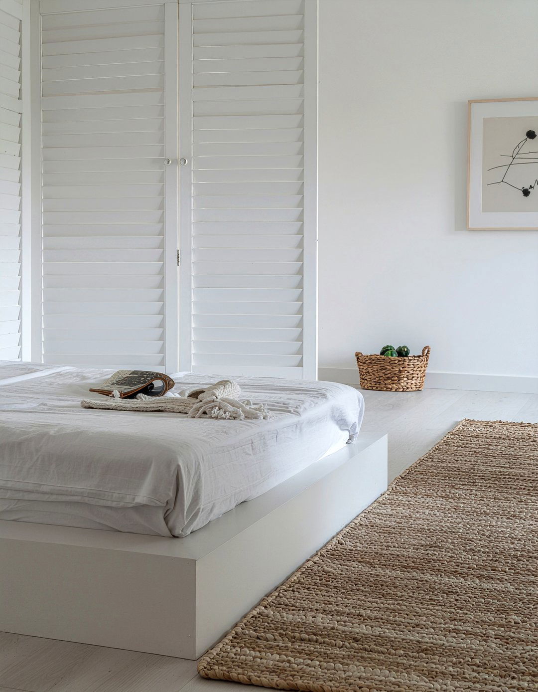 Minimalist white shutters - 30 bedroom plantation shutters