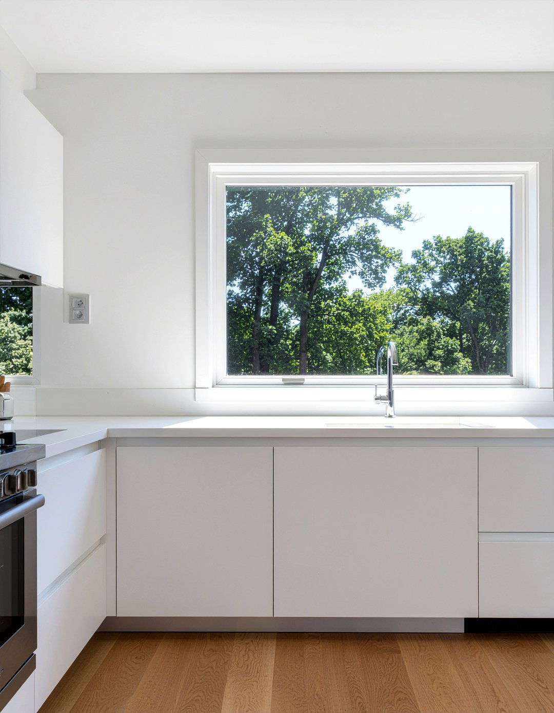 Minimalist window trim kitchen - 30 kitchen window decor ideas
