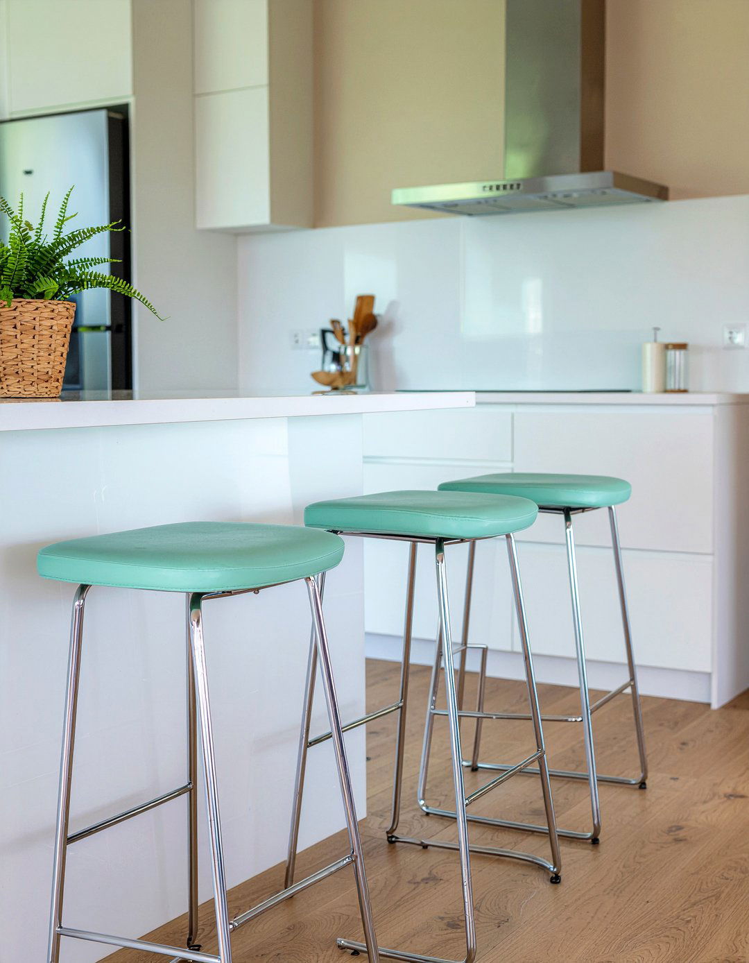 Mint green bar stools - 30 mint green kitchen ideas