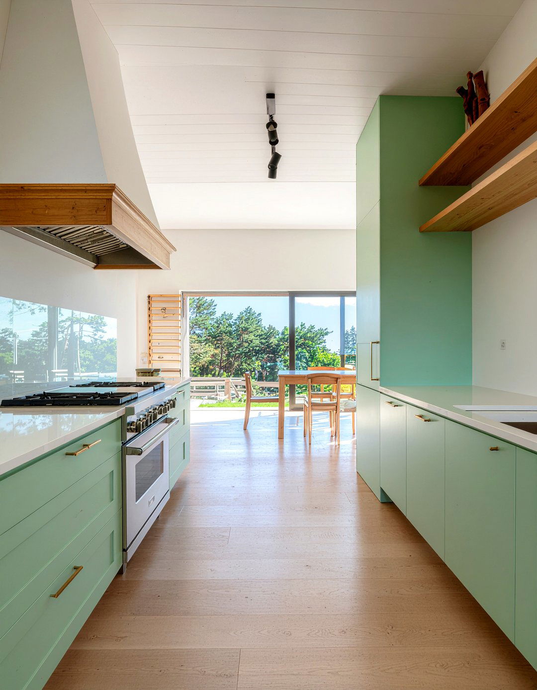 Mint green kitchen with wood accents - 30 mint green kitchen ideas