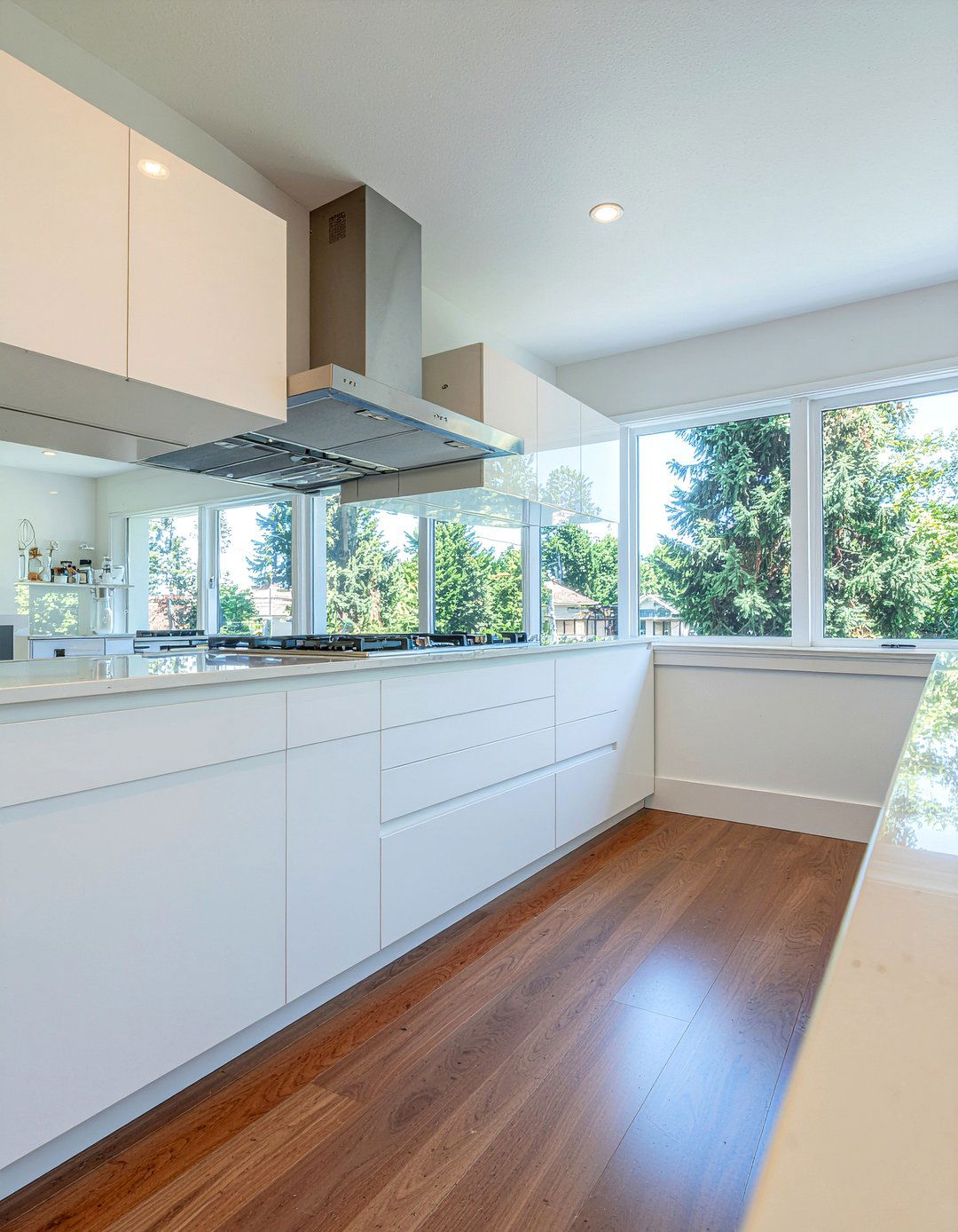 Mirror Backsplash Kitchen - 30 bright kitchen ideas