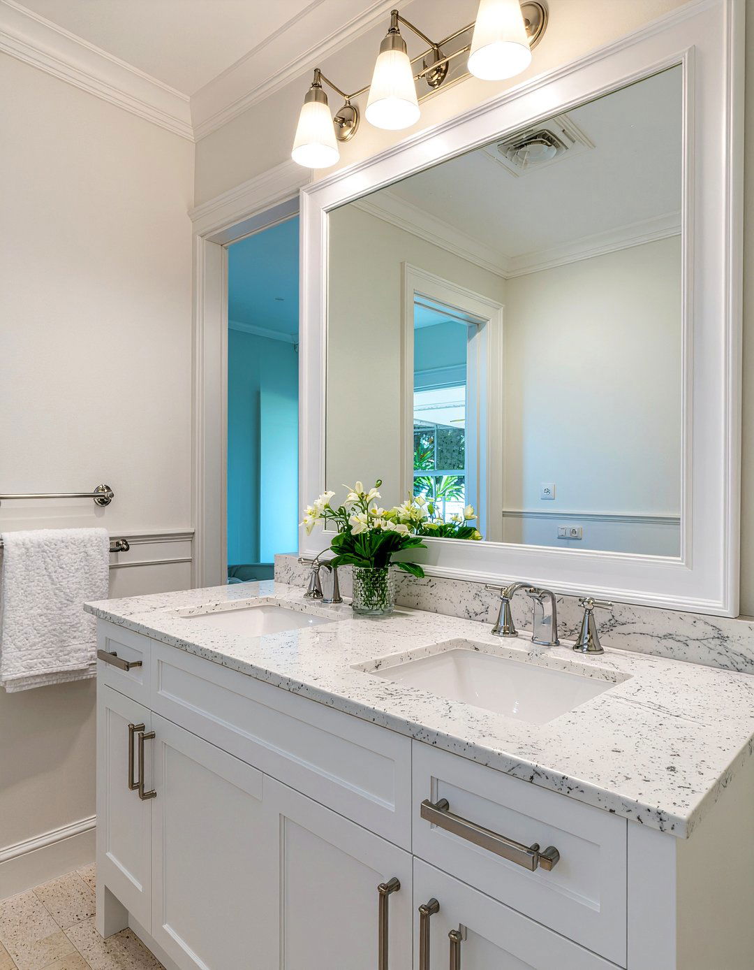 30 Stunning Bathroom Molding Ideas for a Classic Home Look