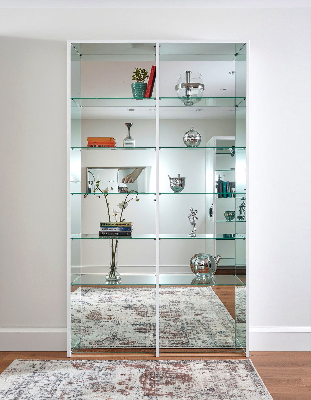 Mirrored Bookshelf - 30 bedroom mirrored furniture ideas