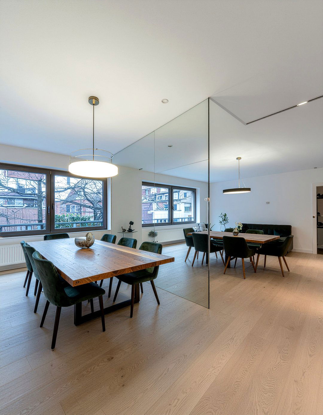 Mirrored Dining Wall - 30 row house dining room ideas