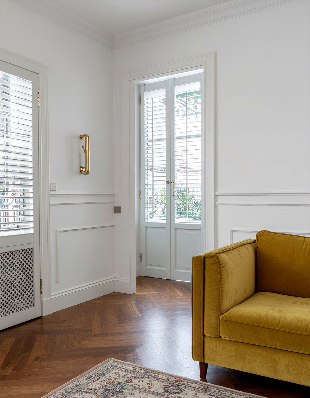 Mirrored Door - 30 living room door designs