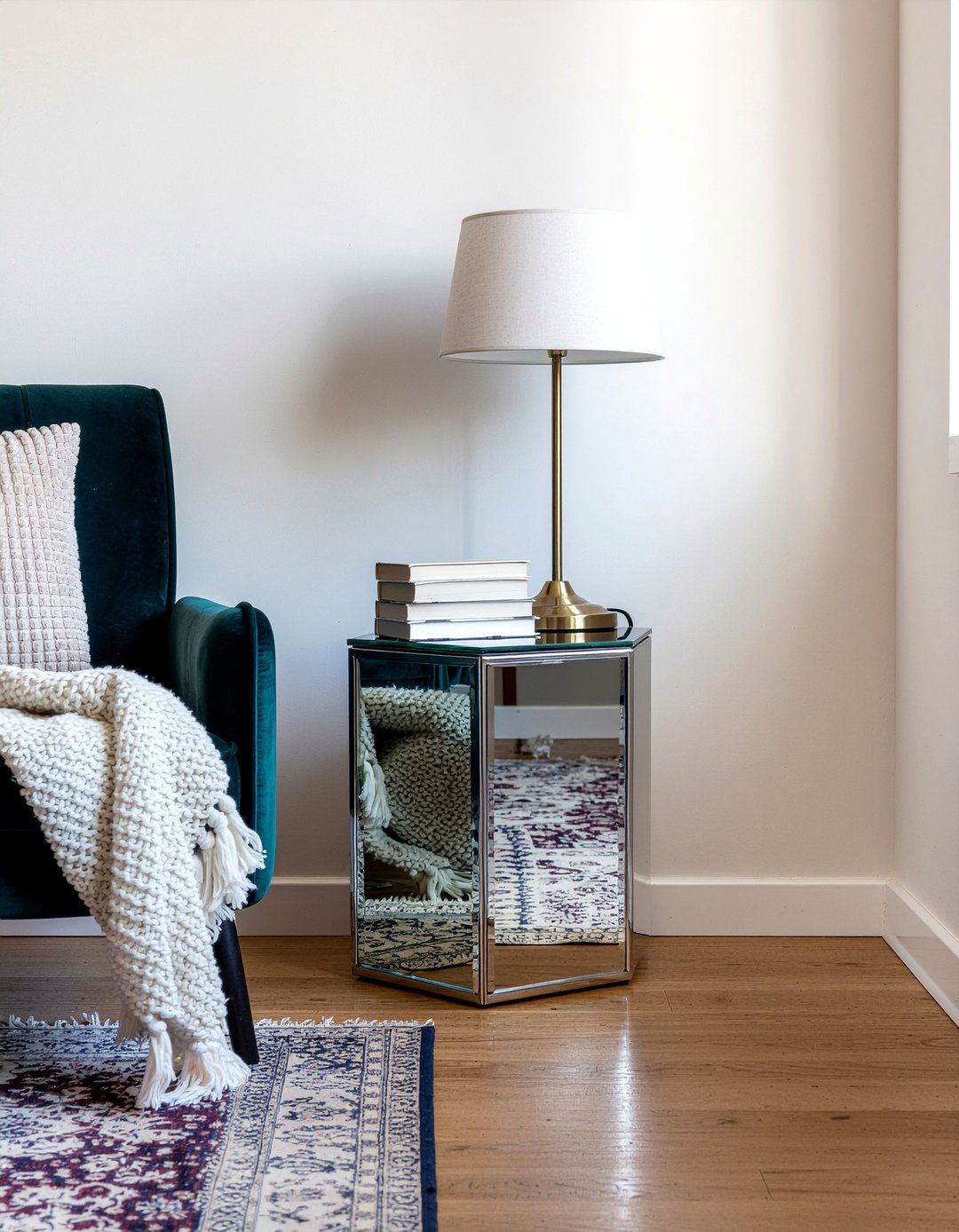 Mirrored End Table - 30 bedroom mirrored furniture ideas