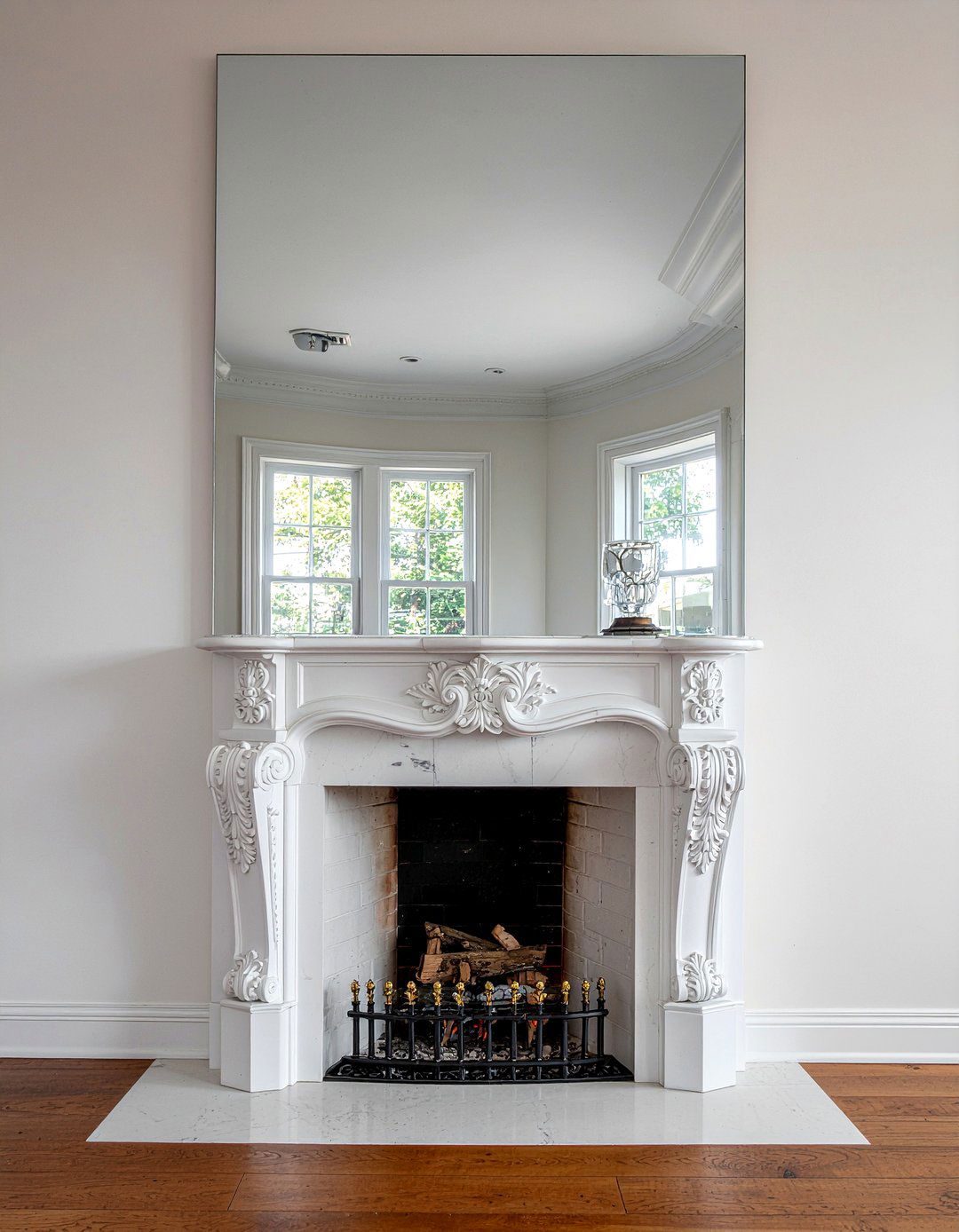 Mirrored Fireplace Mantel - 30 living room mirrored furniture ideas