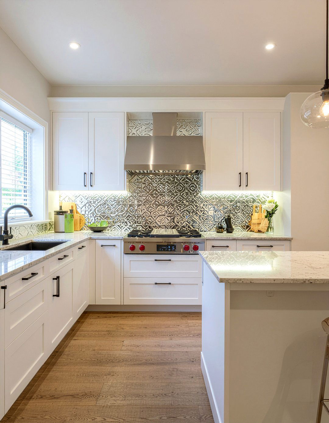 Mirrored Kitchen Backsplash - 30 kitchen feature wall ideas