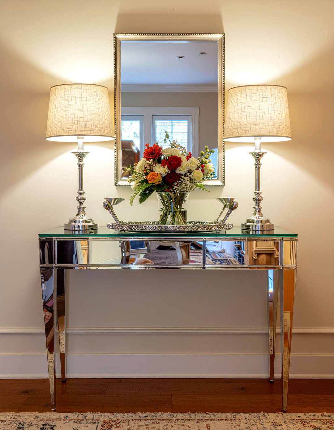 Mirrored Sideboard With Lamp Decor - 30 mirrored buffet dining room ideas