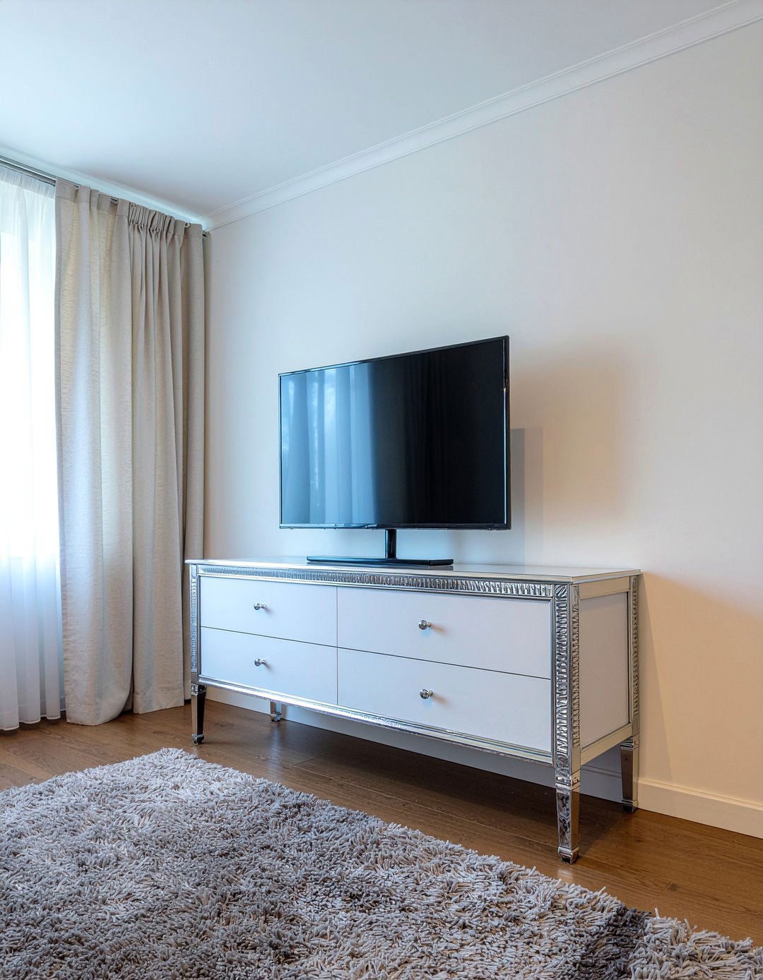 Mirrored TV Stand - 30 bedroom mirrored furniture ideas