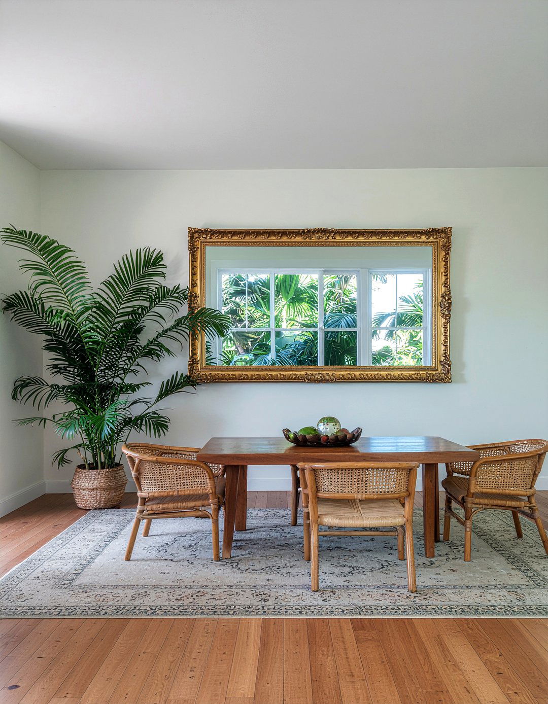 Mirrored Wall Decor - 30 Cuban dining room ideas