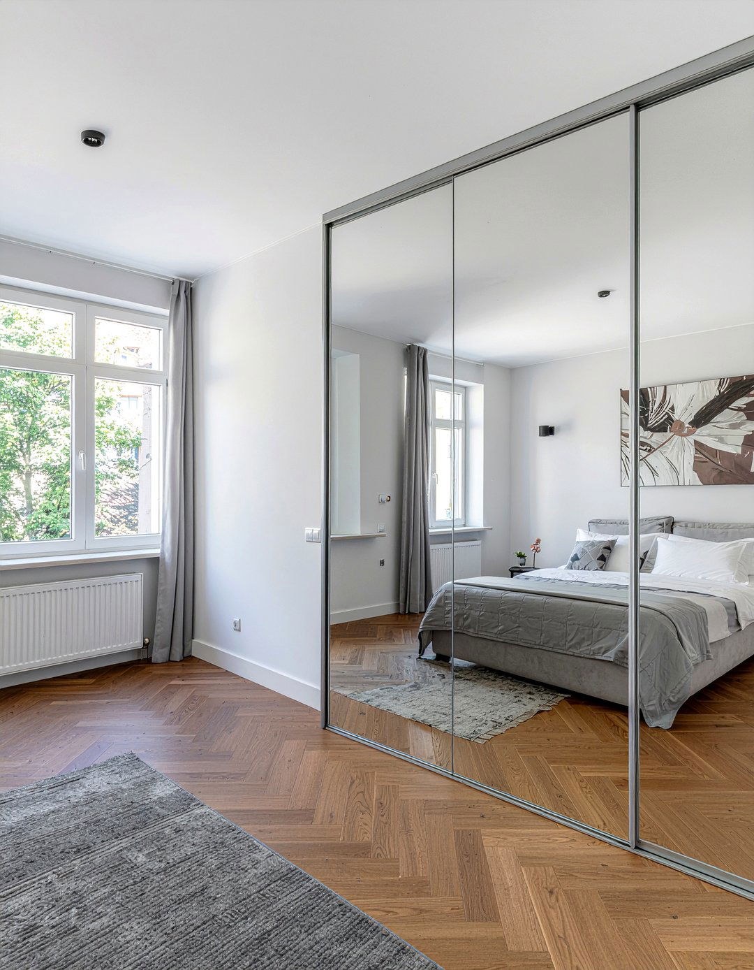 Mirrored Wardrobe - 30 bedroom mirrored furniture ideas