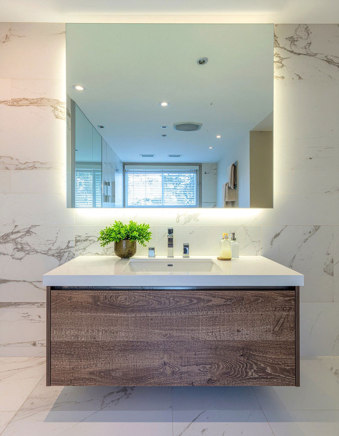 Mirrored cabinet storage - 30 bathroom clutter-free ideas