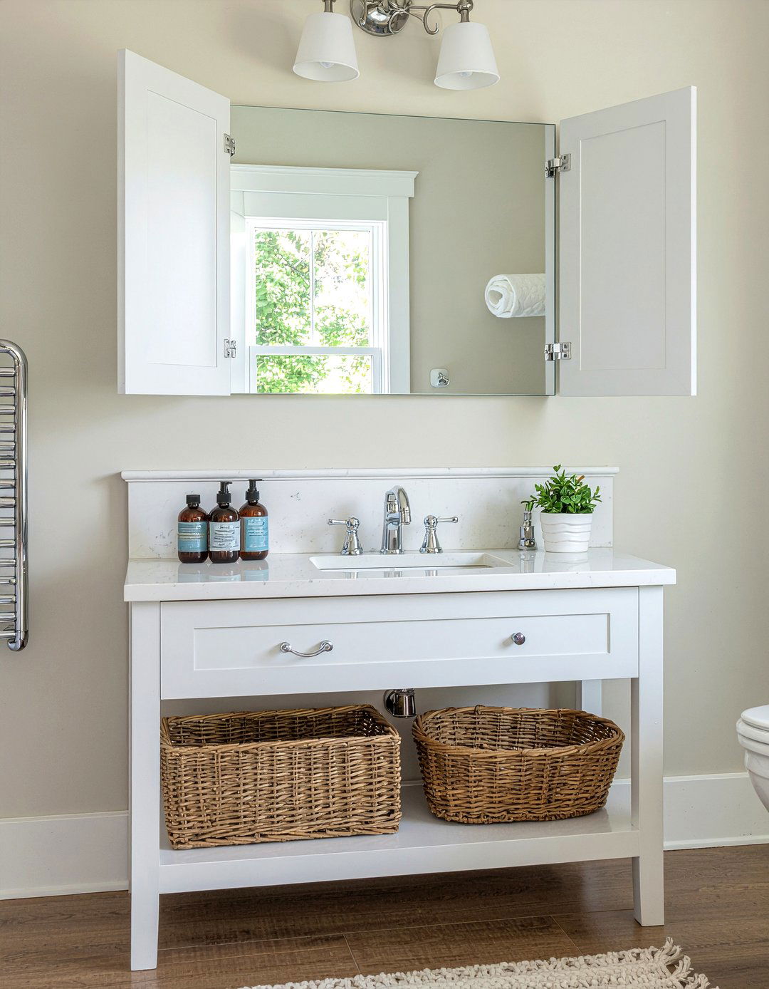Mirrored medicine cabinet - 30 small bathroom storage ideas