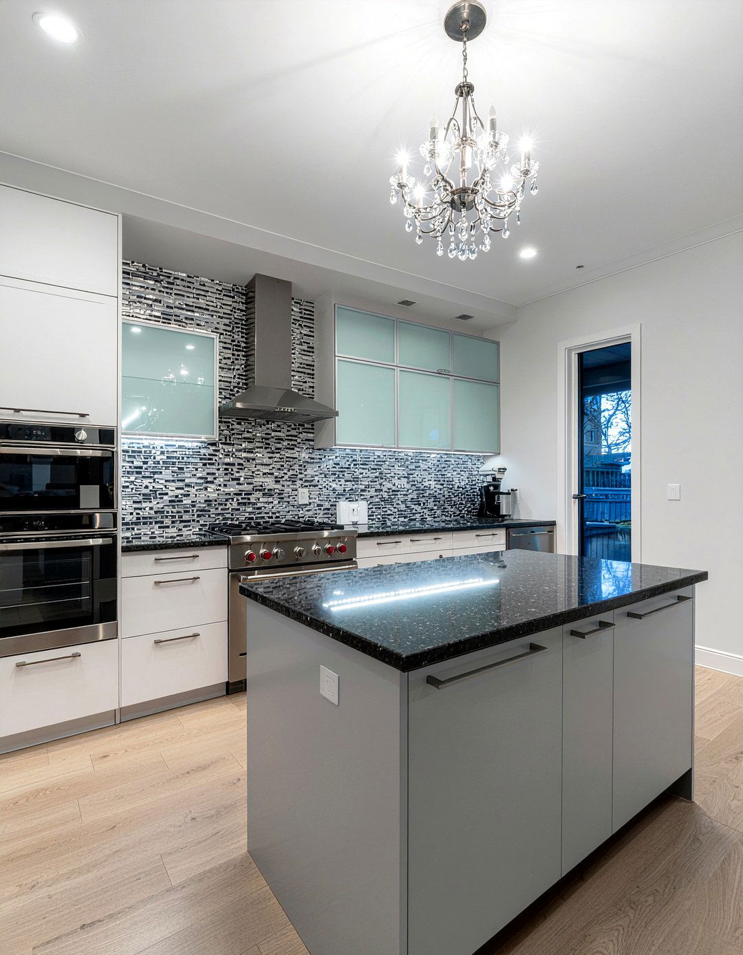 Mirrored mosaic tile - 30 mosaic tile kitchen backsplash ideas