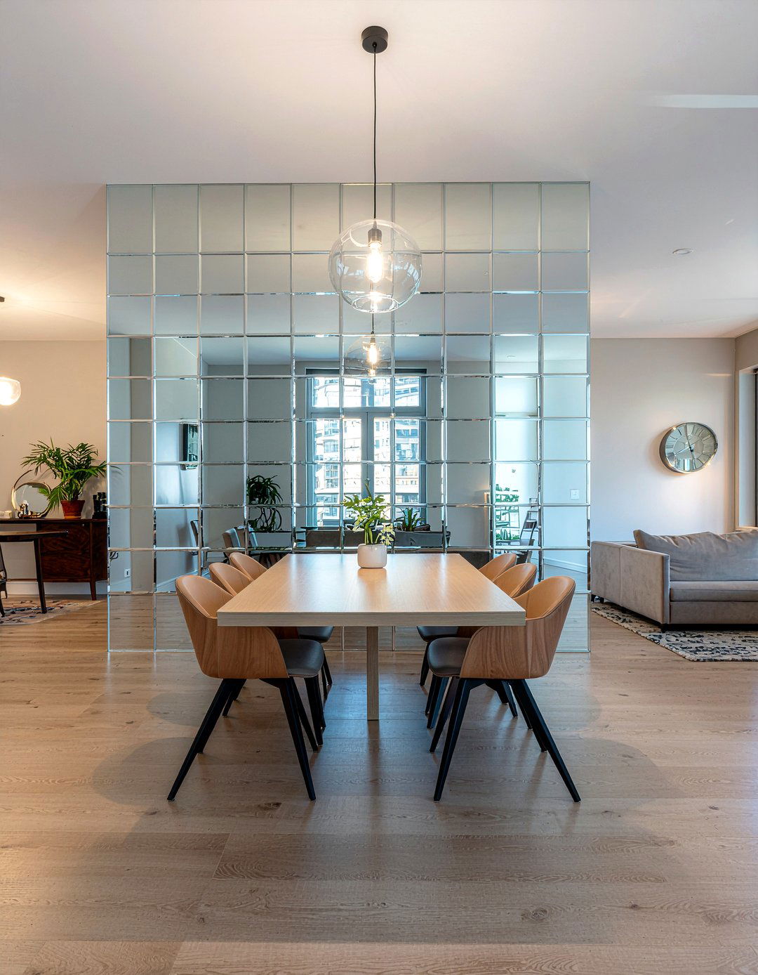 Mirrored wall dining room - 30 practical dining room ideas