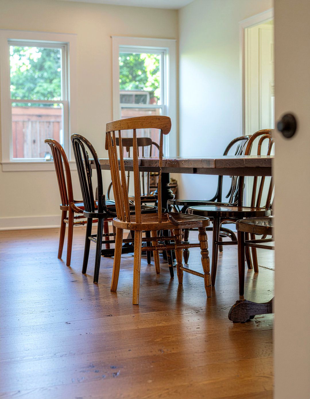 Mismatched Chairs - 30 English country dining room ideas
