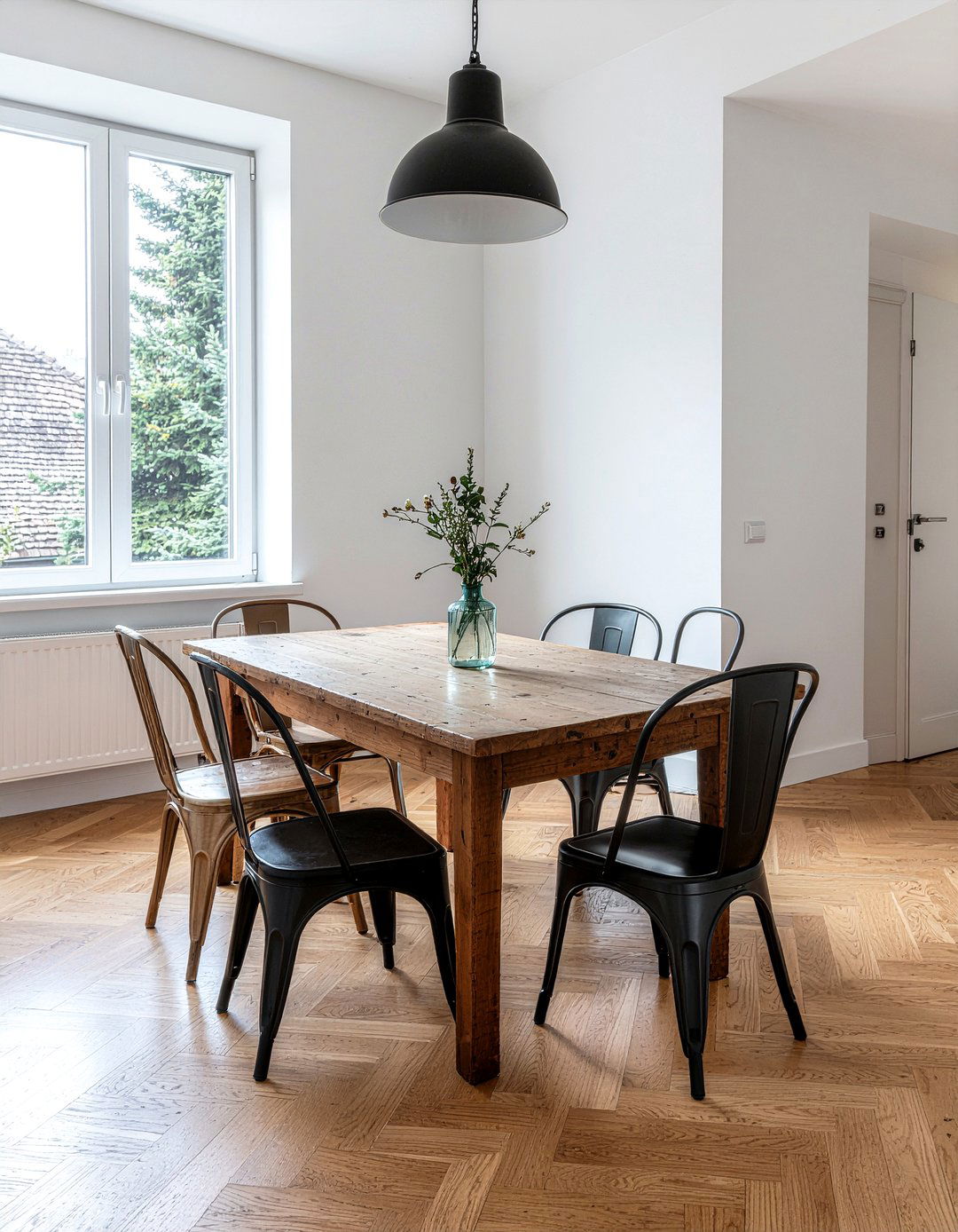 Mismatched Dining Chairs - 30 eclectic dining room ideas