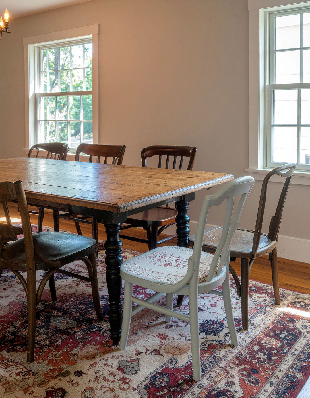 Mismatched Dining Chairs - 30 English dining room ideas