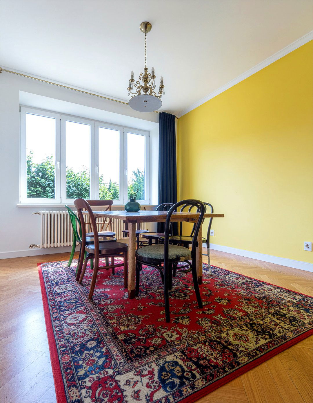 Mismatched Dining Chairs - 30 maximalist dining room ideas