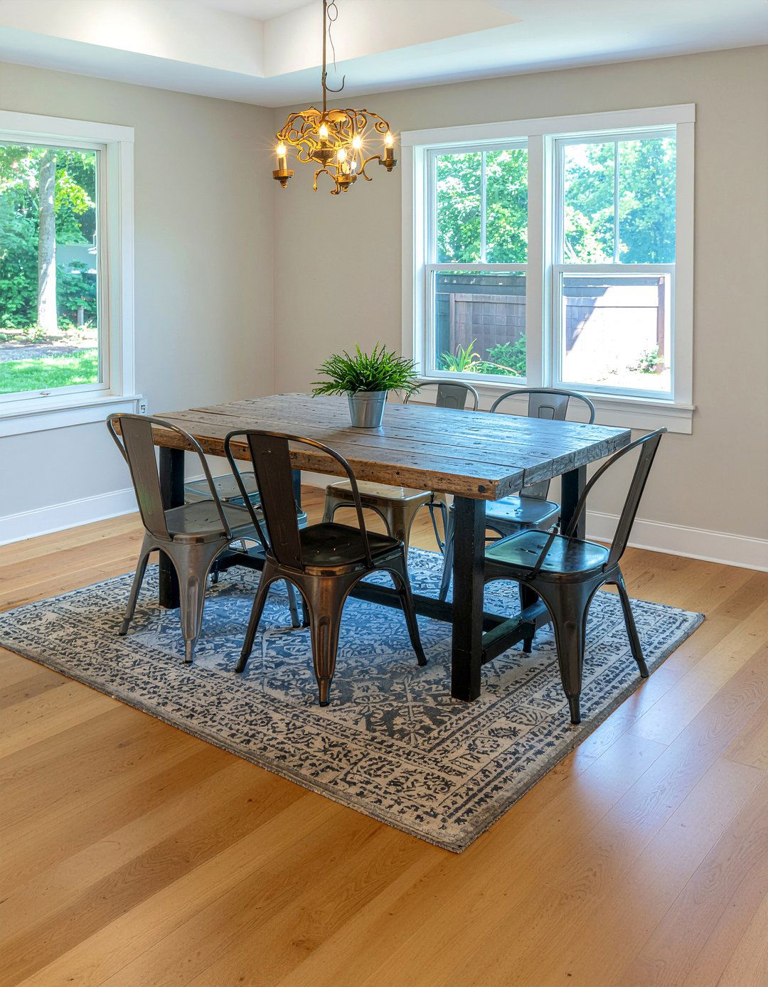 Mismatched Dining Chairs - 30 rental dining room ideas